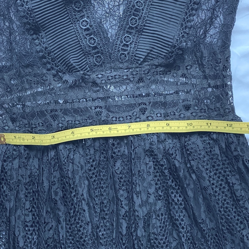 Zara Black Lace V-Neck Embroidered Lace Dress with Slit Opening - Picture 3 of 4